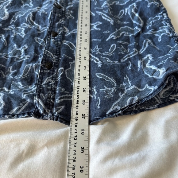 ROOTS‎ Men's M 100% Linen Allover Lakes Print Button Up Shirt Blue Summer Resort - Picture 11 of 13